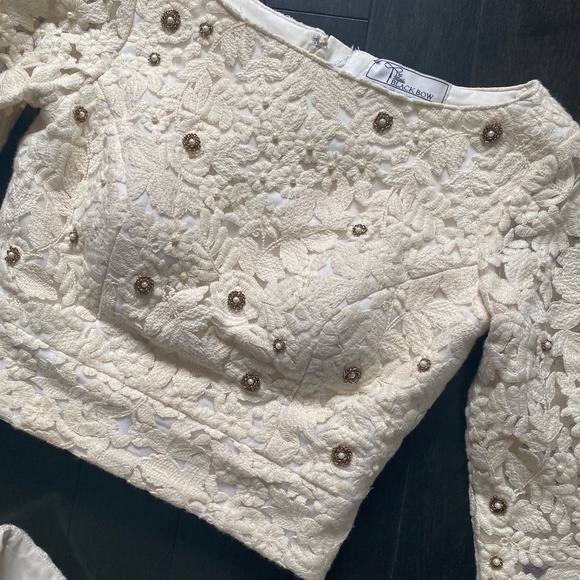 The Little Black Bow Lehenga - Top, Skirt, Waist Belt and Dupatta - Picture 5 of 17